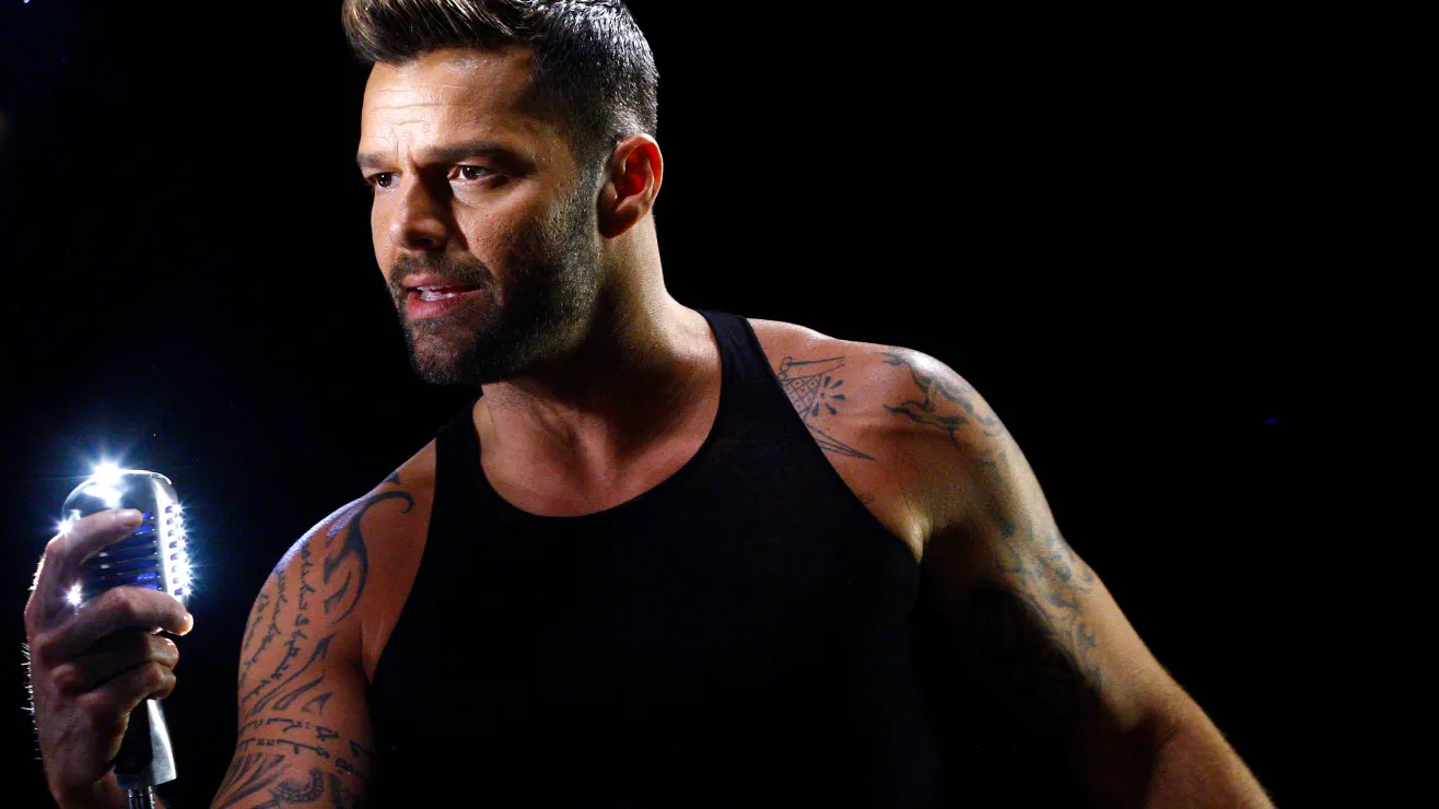 Ricky Martin regresa a la actuación y estelariza la serie “Palm Royale”