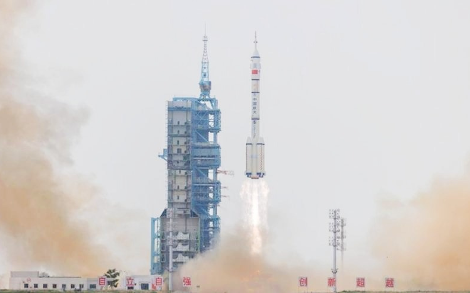 China anuncia lanzamiento de nave tripulada Shenzhou-18 a su estación espacial este jueves
