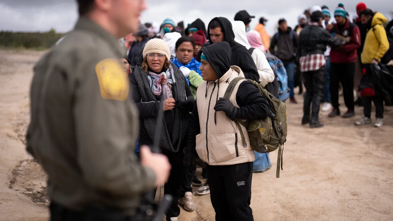 Biden propone regla para deportar a inmigrantes que no califiquen para asilo