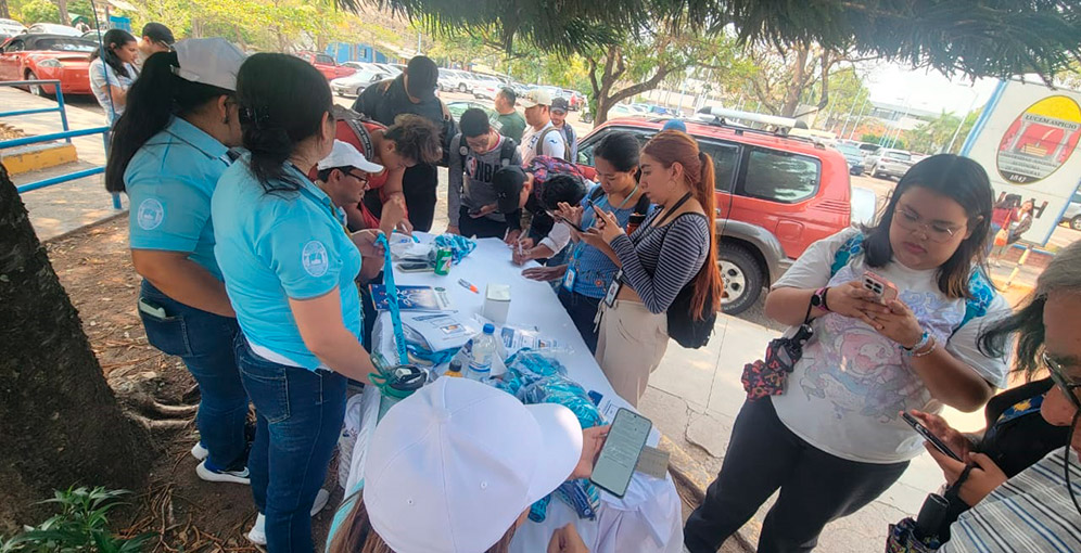 Alumnos de la UNAH acuden a las urnas para elegir a sus autoridades