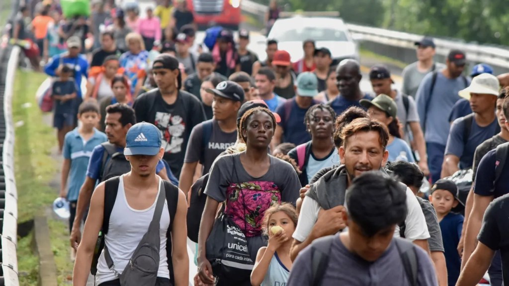 El mandatario compartió con la cadena Fox News, la idea de realizar un plan para que los migrantes indocumentados se auto-deporten