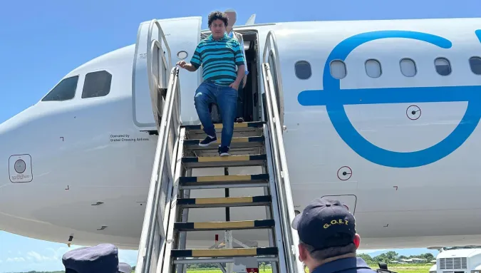 El inmigrante indocumentado escapó de su país natal, luego de ser buscado por las autoridades e ingresó a EE.UU. en 2023