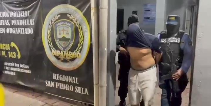 -El operativo contó con el apoyo de la DNPSC de la unidad Metropolitana #6, y la DNFE -Fueron decomisados varias armas de fuego, munición de uso prohibido, cocaína, marihuana y críos teléfonos celulares