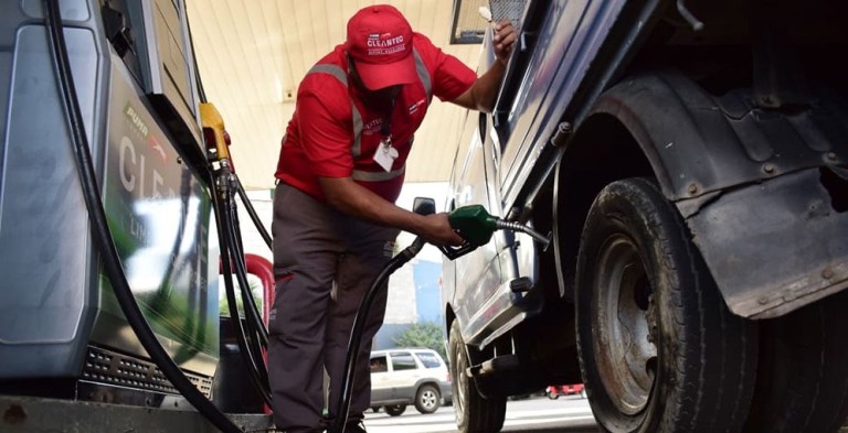 Gasolineros piden acciones urgentes ante alza internacional de combustibles