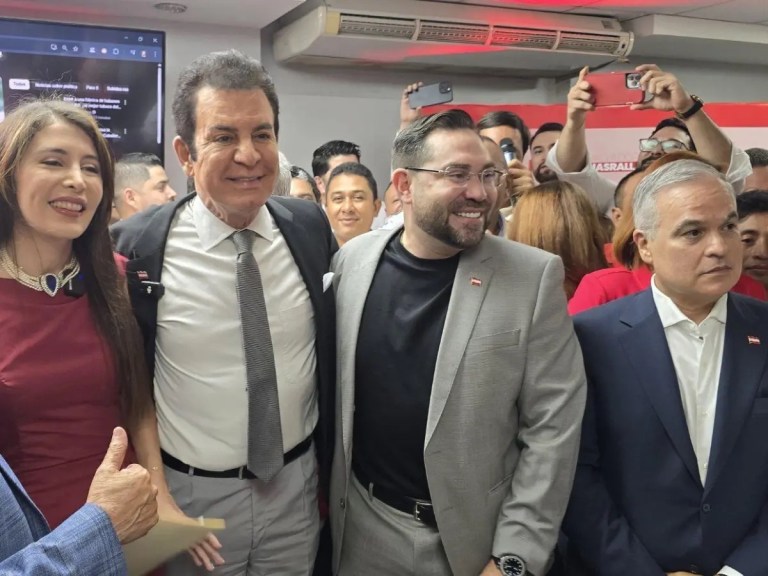 Rosenthal y Cálix comparten editorial con mensaje crítico tras derrota política