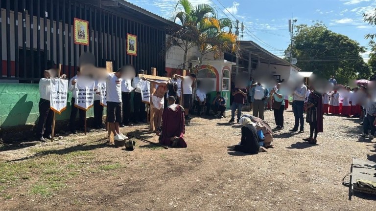 Privados de libertad conmemoran el viacrucis en centros penitenciarios durante Semana Santa